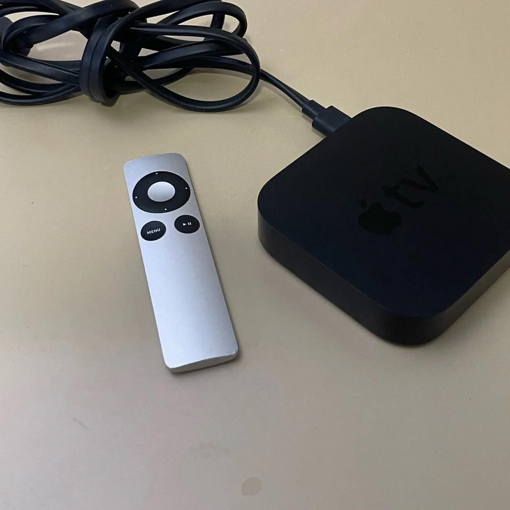 Apple TV A1427 (3rd Generation) Black Streaming Device with Remote and Cable - Picture 14 of 15